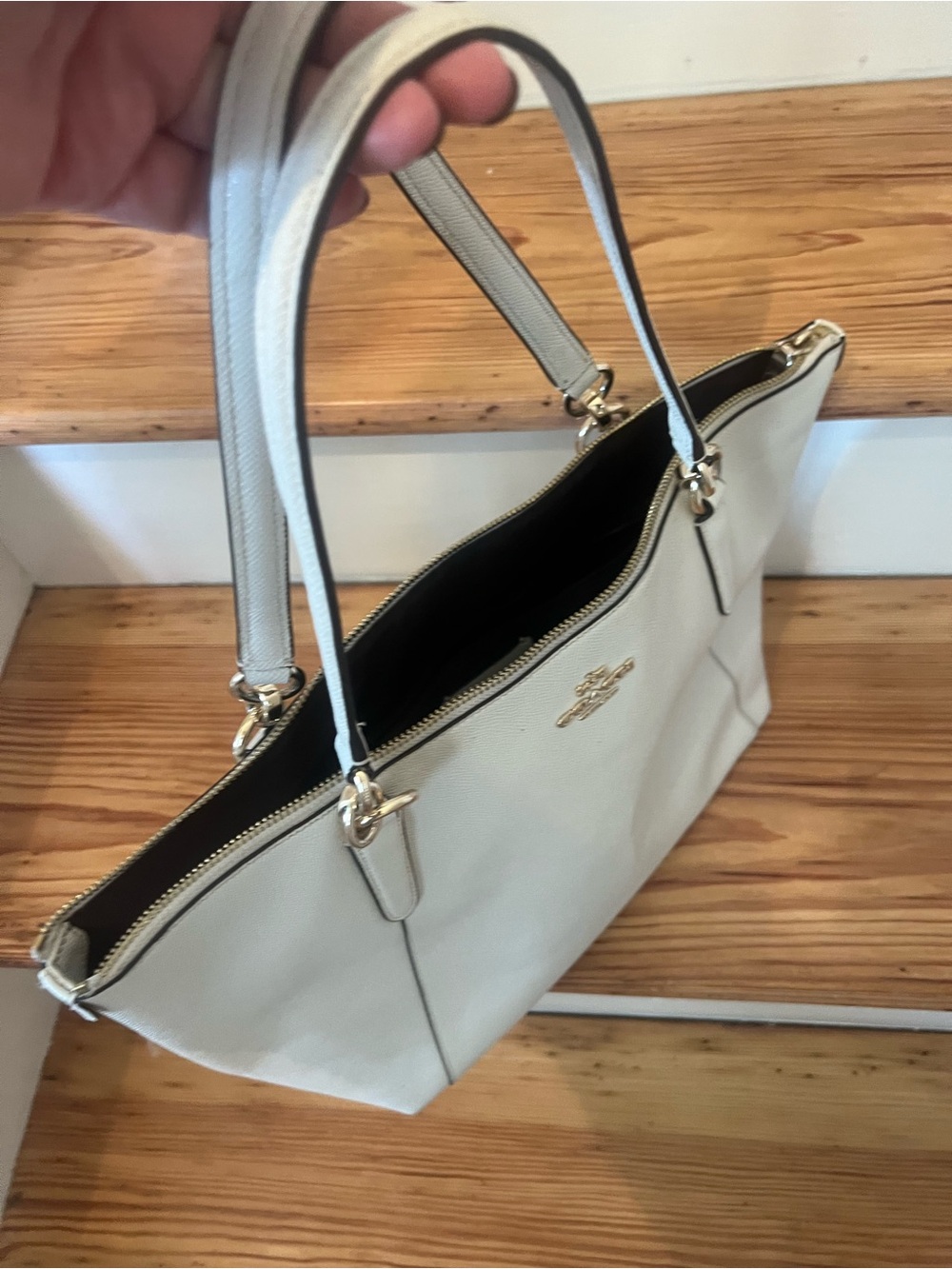 Coach Cream Leather Shoulder Tote with Gold Hardware - Picture 6 of 7